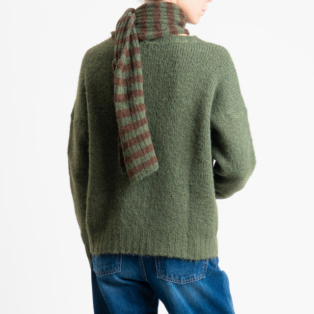 Tensione in-Maglia con sciarpa a righe - verde/moro