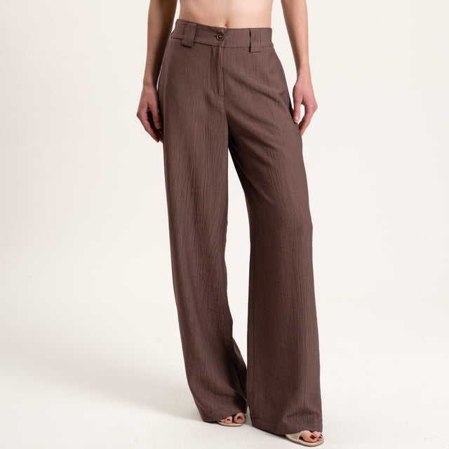 Tensione in-Completo gilet e pantalone viscosa goffrato - moro