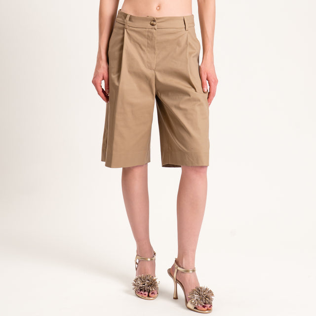 Tensione in-Bermuda con pince cotone elasticizzato - sabbia