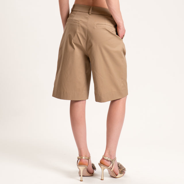 Tensione in-Bermuda con pince cotone elasticizzato - sabbia