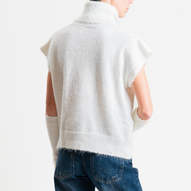 Tensione in-Maglia smanicata mohair collo alto con manicotti - panna