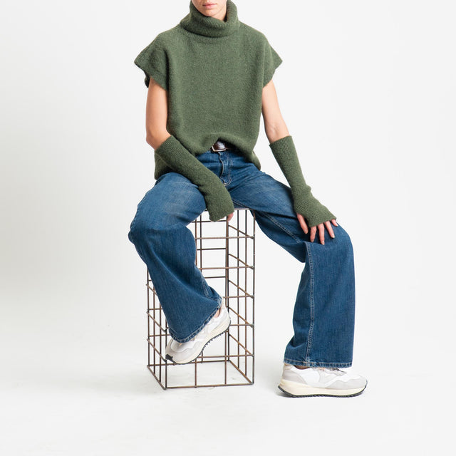 Tensione in-Maglia smanicata mohair collo alto con manicotti - verde bosco