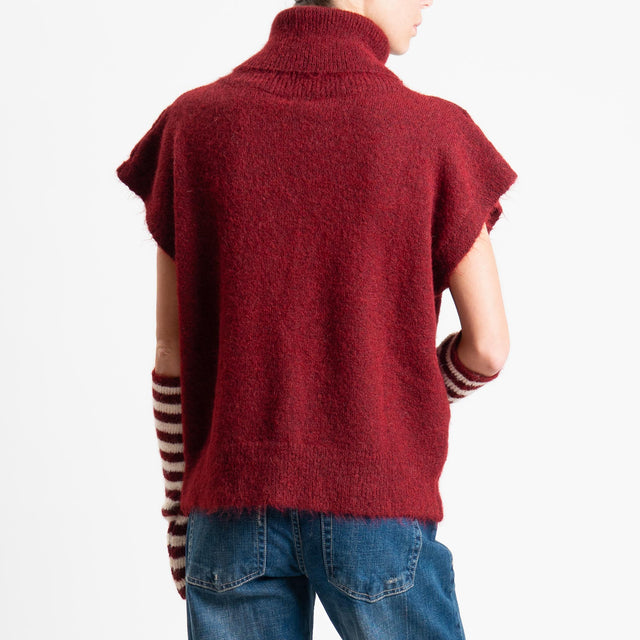 Tensione in-Maglia smanicata collo alto con manicotti - vino/latte