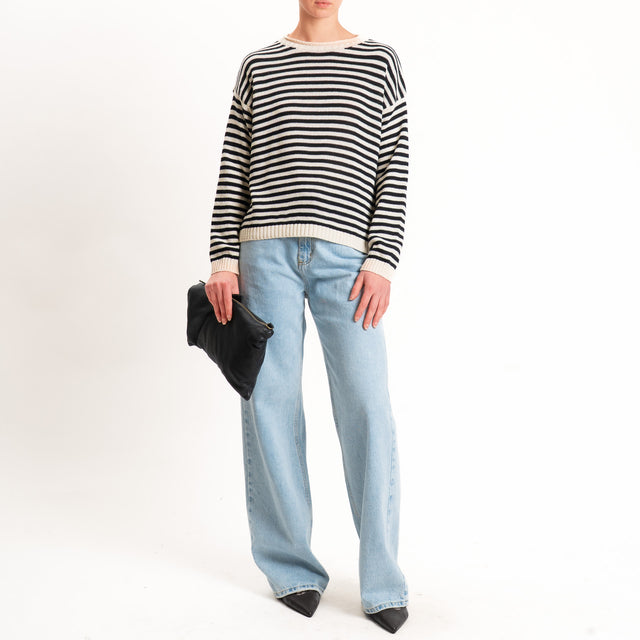 Tensione in-Maglia righe - latte/nero
