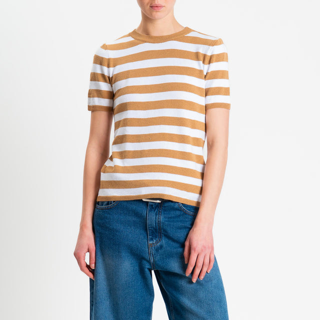 Tensione in-Maglia righe mezza manica - camel/bianco
