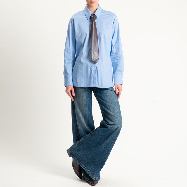 Tensione in-Camicia cravatta similpelle + collana - celeste/moro