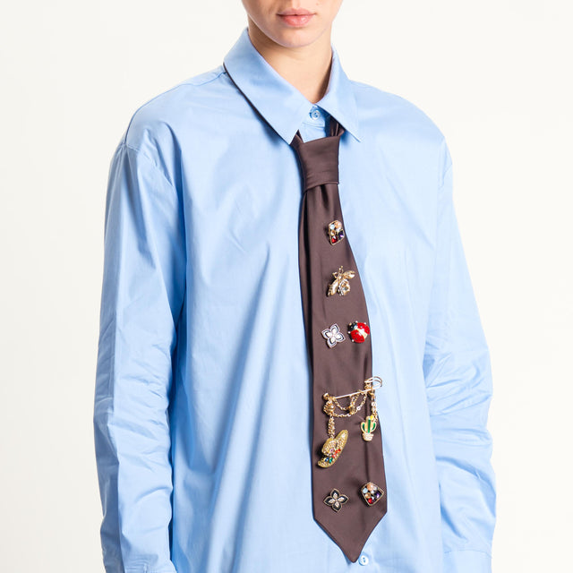 Tensione in- Camicia cravatta con spille - celeste/moro