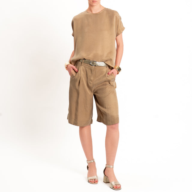 Tensione in-Blusa cupro bottone dietro - camel
