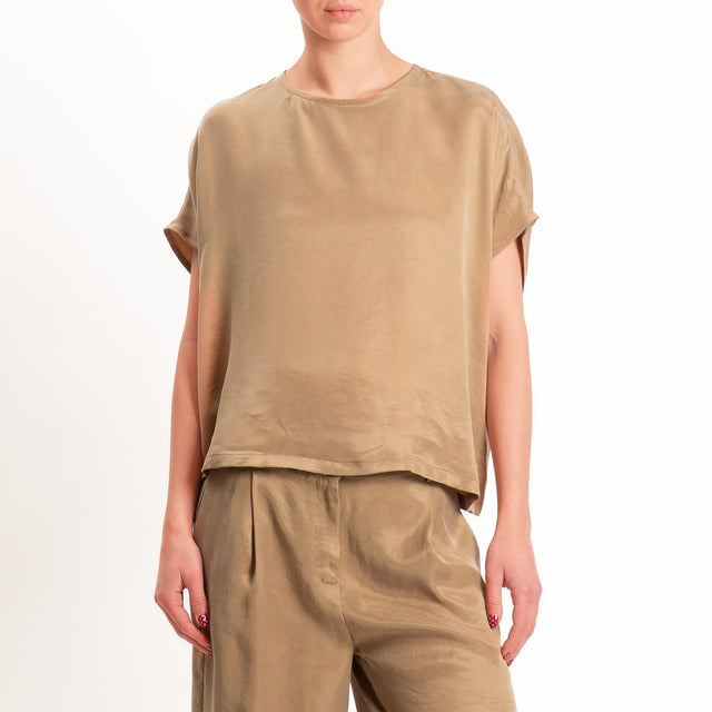 Tensione in-Blusa cupro bottone dietro - camel
