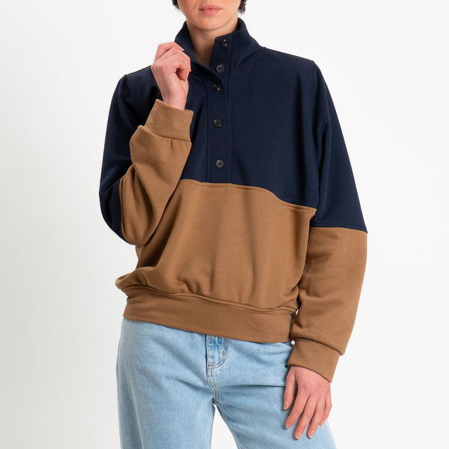 PRE ORDER 8/04 Tensione-Felpa bicolore con bottoni - blu/cuoio