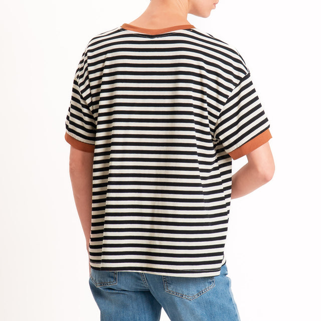 Tensione in-T-shirt in jersey a righe - tabacco/panna/nero