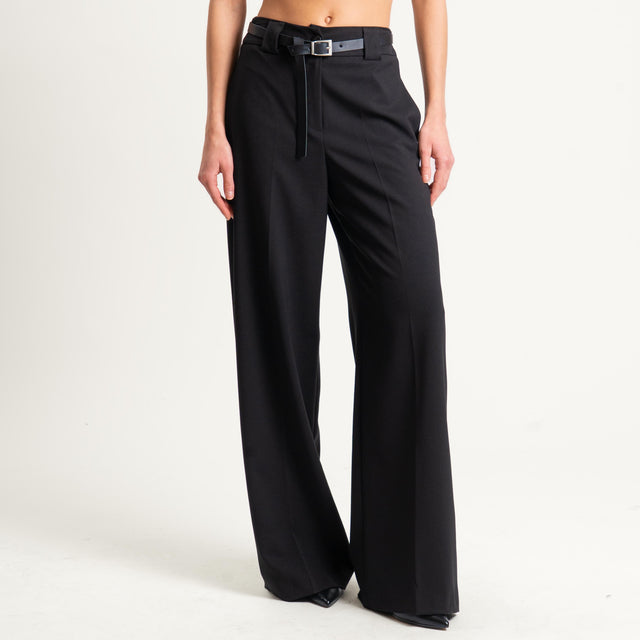 Tensione in-Pantalone con elastico dietro - nero