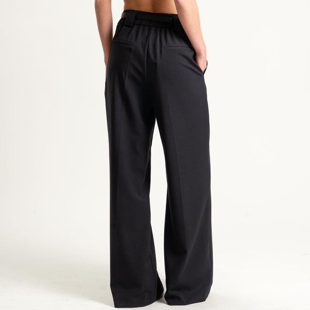 Tensione in-Pantalone con elastico dietro - nero