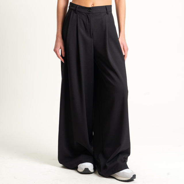 Tensione in-Pantalone wide leg con pince - nero