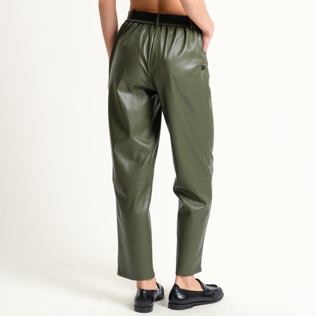 Tensione in-Pantalone similpelle con cintura - militare