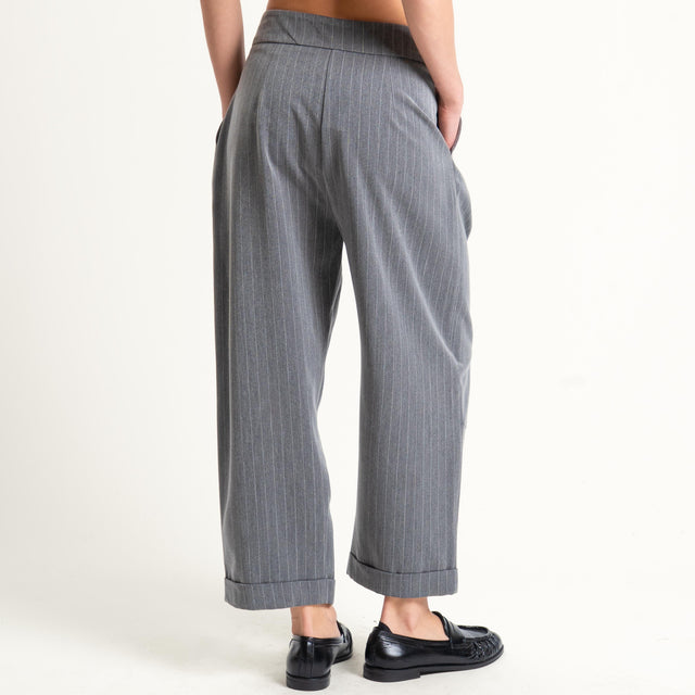 Tensione in-Pantalone gessato con pinces - grigio