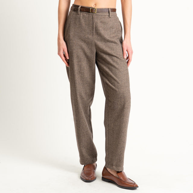 Tensione in-Pantalone spinato con cintura - tabacco