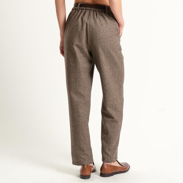 Tensione in-Pantalone spinato con cintura - tabacco