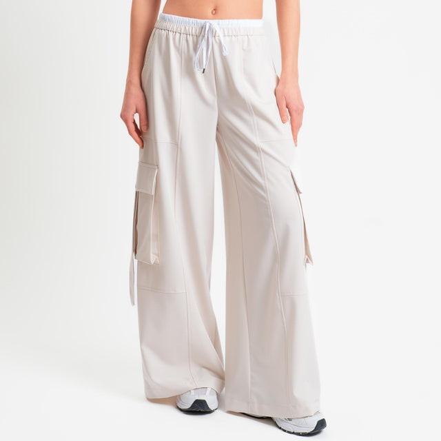 Tensione in-Pantalone cargo con coulisse - burro/bianco