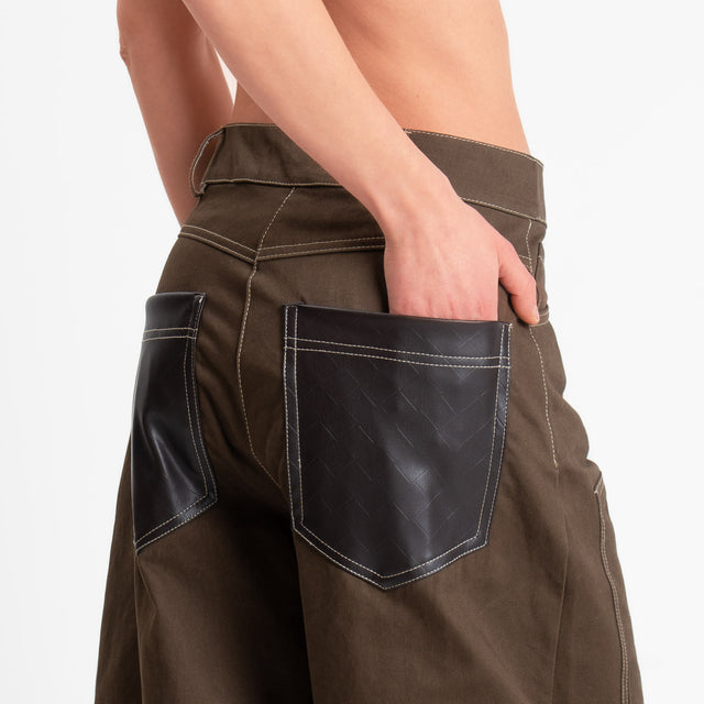 Tensione in-Pantalone carpenter relaxed fit cuciture a contrasto - moro