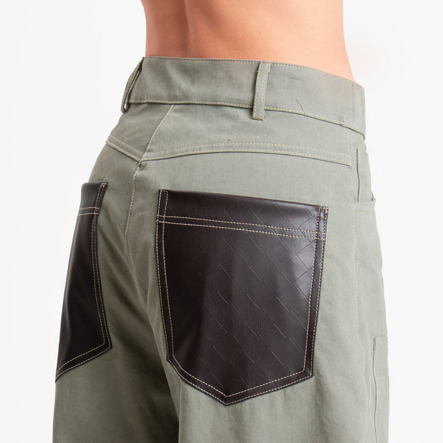 Tensione in-Pantalone carpenter relaxed fit cuciture a contrasto - salvia