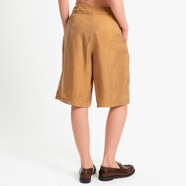 Tensione in-Bermuda in cupro - camel