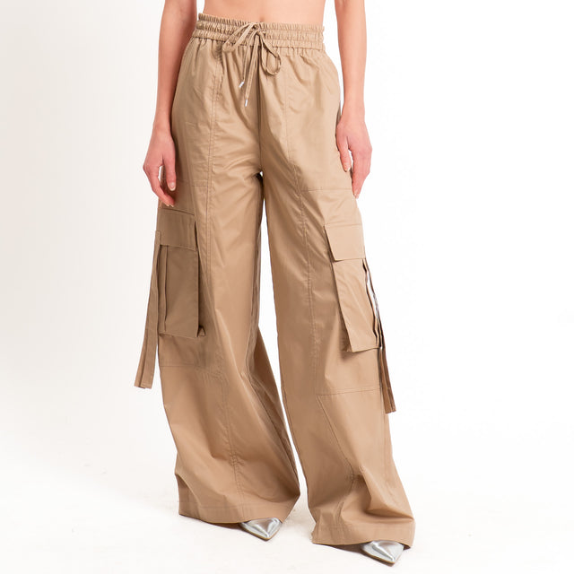 Tensione in-Pantalone cargo con coulisse - desert