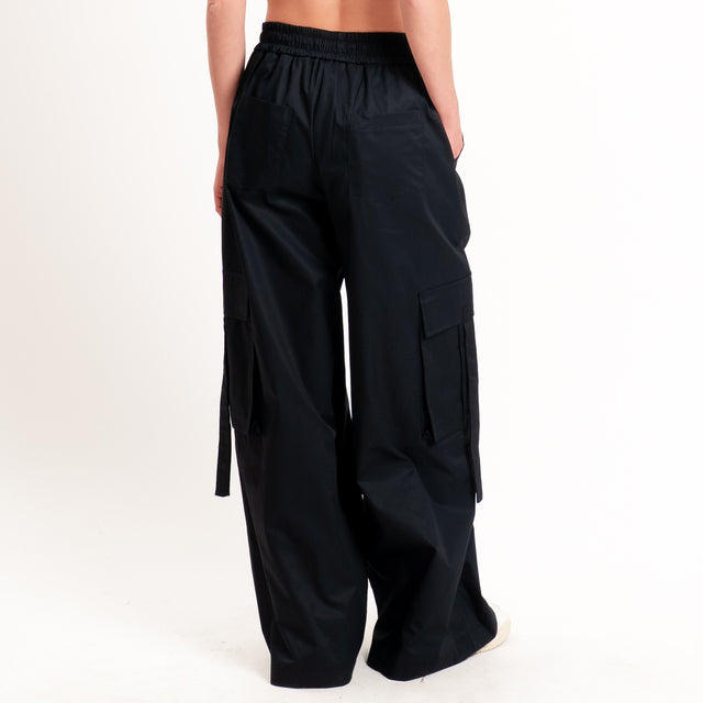 Tensione in-Pantalone cargo con coulisse - nero