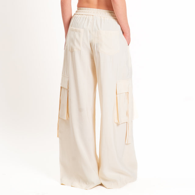 Tensione in-Pantalone cargo in cupro - vaniglia