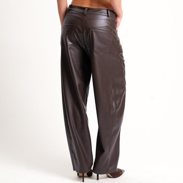 Tensione in- Pantalone Barrel similpelle - moro