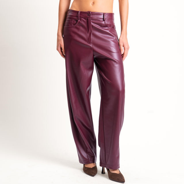 Tensione in- Pantalone Barrel similpelle - amarone