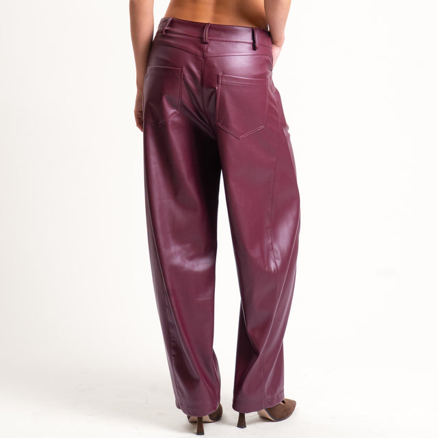 Tensione in- Pantalone Barrel similpelle - amarone