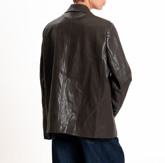 Tensione in-Giacca oversize in similpelle - moro