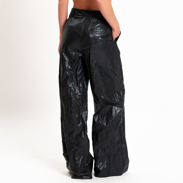 Tensione in-Pantalone wide leg similpelle invecchiata - nero