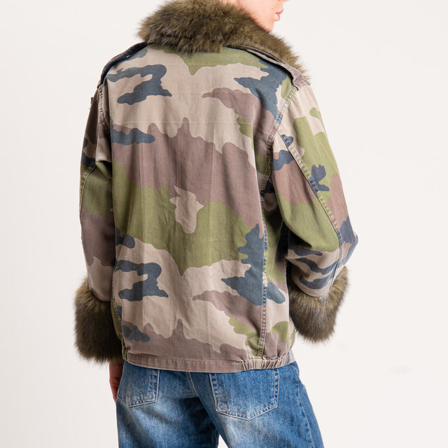Tensione in-Giacca con applicazioni inserti ecopelliccia - camouflage