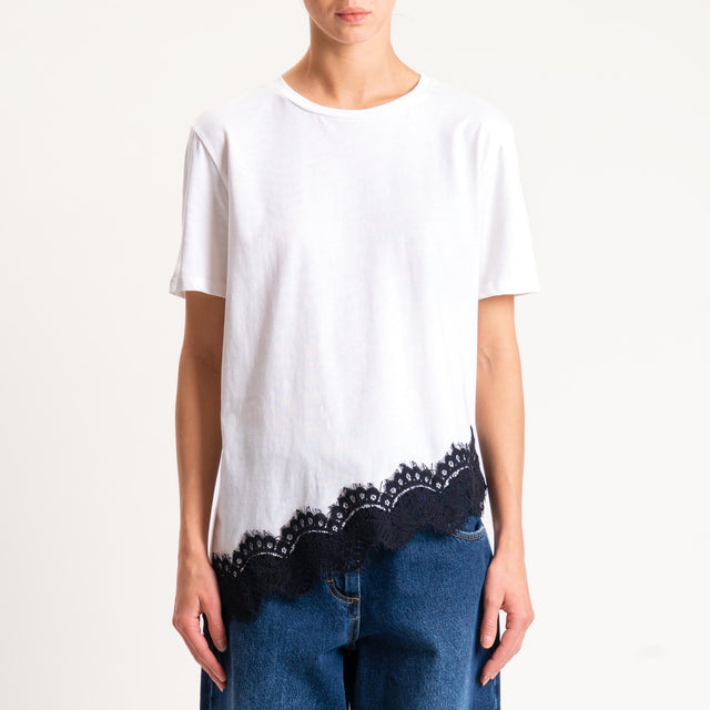 Tensione in- T-shirt asimmetrica con pizzo - panna/nero
