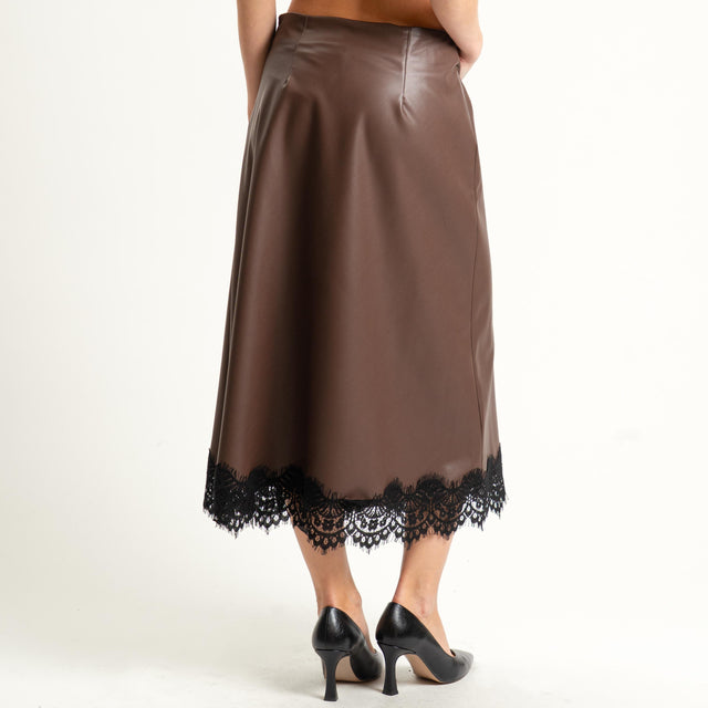Tensione in- Gonna similpelle con pizzo spacco laterale - moro