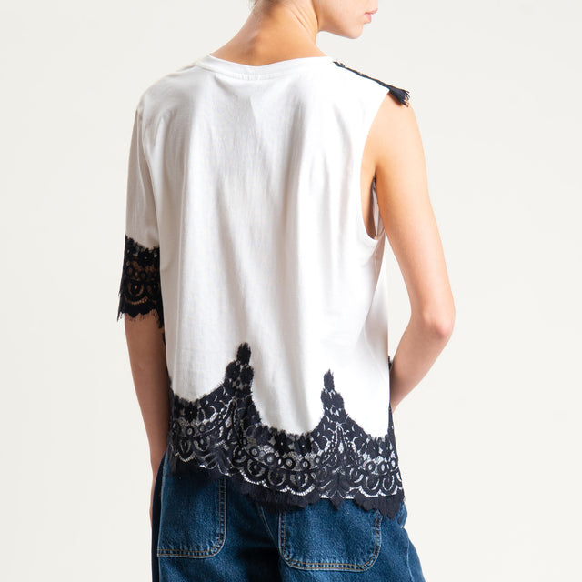 Tensione in-T-shirt asimmetrica con pizzo - bianco/nero