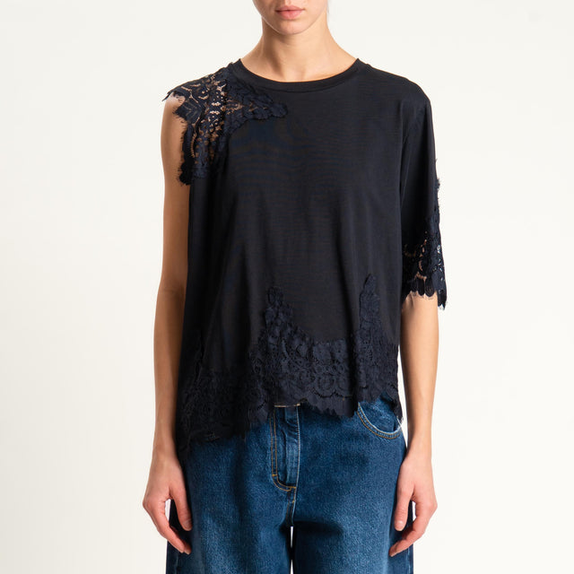 Tensione in-T-shirt asimmetrica con pizzo - nero/nero