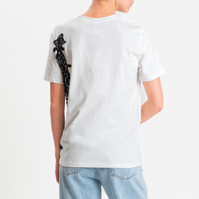 Tensione in-T-shirt mezza manica con macramè - bianco/nero