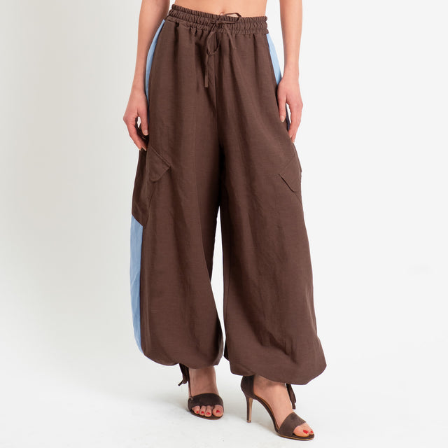 Tensione in-Pantalone cargo bicolore misto lino - cioccolato/sky