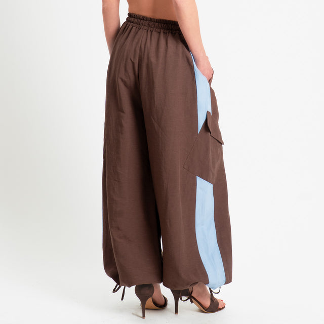Tensione in-Pantalone cargo bicolore misto lino - cioccolato/sky