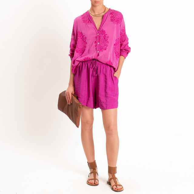 Tensione in-Shorts goffrato con coulisse - amarena