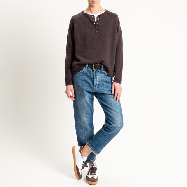 Tensione in-Maglia scatola misto cashmere scollo serafino - cioccolato