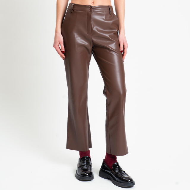 Tensione in-Pantalone similpelle trombetta - caffe'