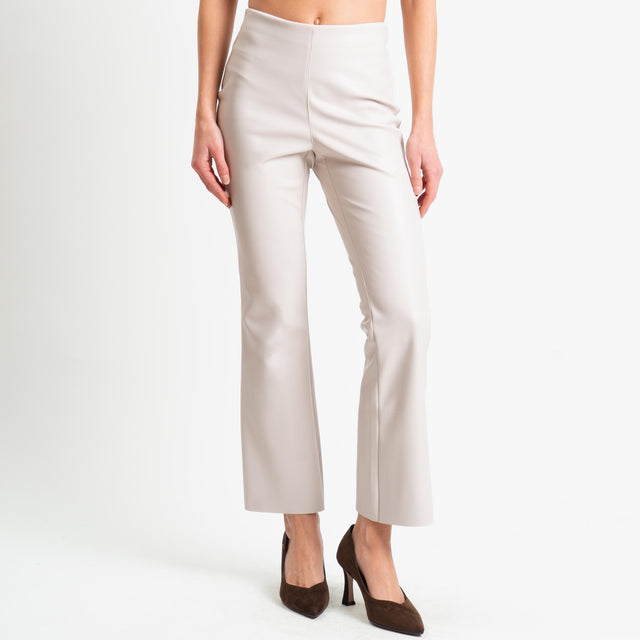 Tensione in-Pantalone similpelle a zampetta - panna