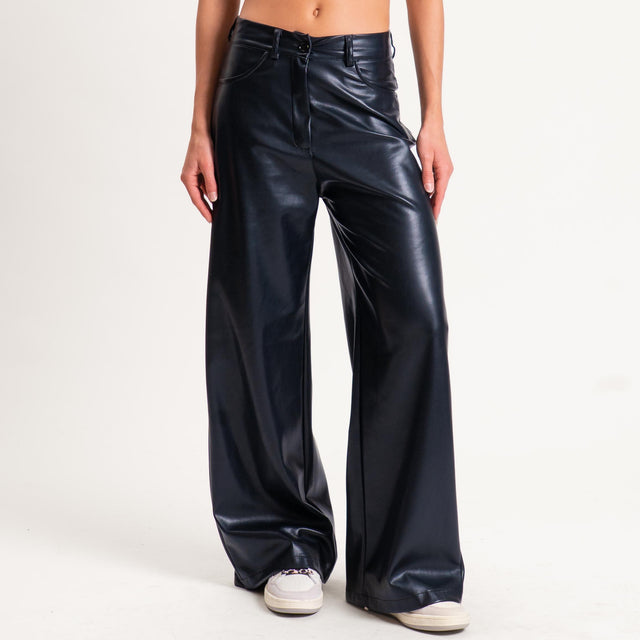 Tensione in-Pantalone GIUSI wide leg similpelle - nero