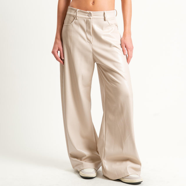 Tensione in-Pantalone GIUSI wide leg similpelle - burro