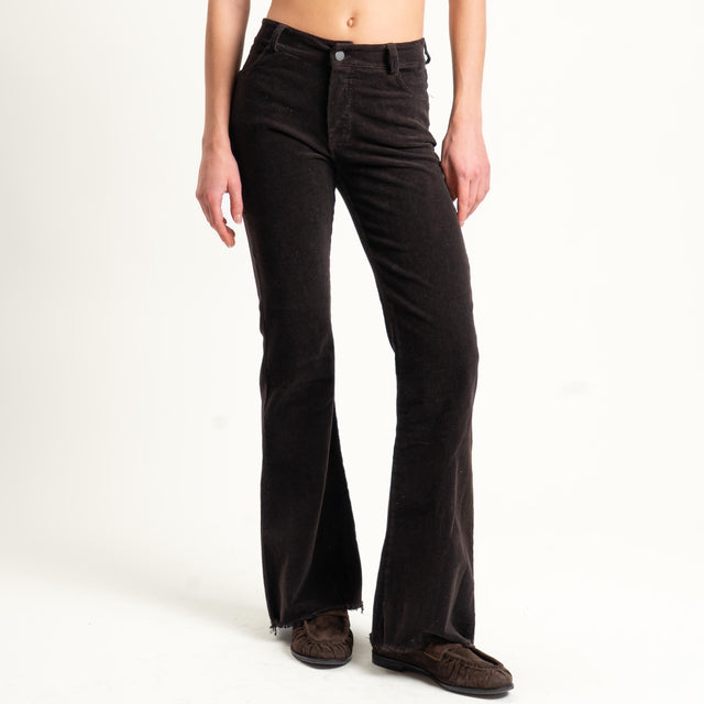 Tensione in-Pantalone bootcut sfrangiato in velluto - moro