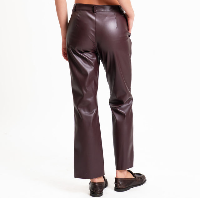 Tensione in-Pantalone similpelle trombetta - vino
